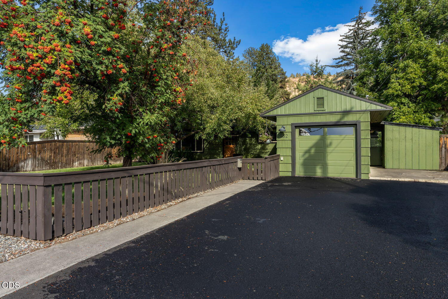 932 NE 10th Street