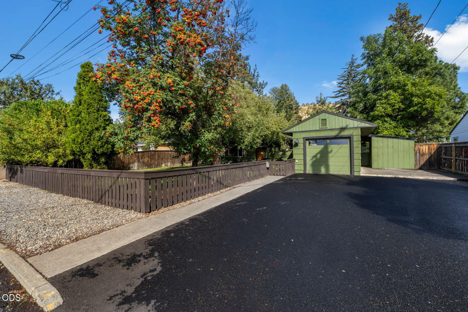 932 NE 10th Street