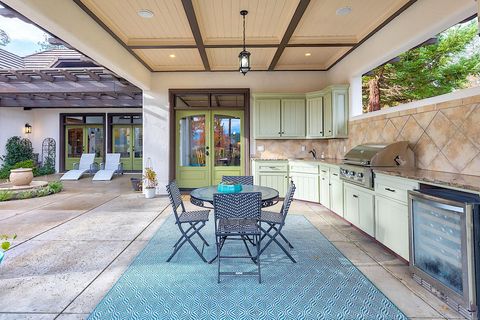 Tiny photo for 903 Nicklaus Point Lane, Grants Pass, OR 97526 (MLS # 220212046)