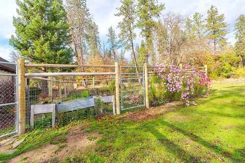 Tiny photo for 903 Nicklaus Point Lane, Grants Pass, OR 97526 (MLS # 220212046)