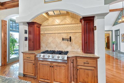 Tiny photo for 903 Nicklaus Point Lane, Grants Pass, OR 97526 (MLS # 220212046)