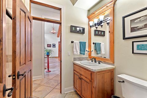 Tiny photo for 903 Nicklaus Point Lane, Grants Pass, OR 97526 (MLS # 220212046)