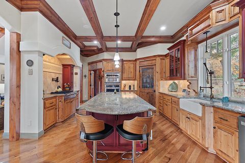 Tiny photo for 903 Nicklaus Point Lane, Grants Pass, OR 97526 (MLS # 220212046)