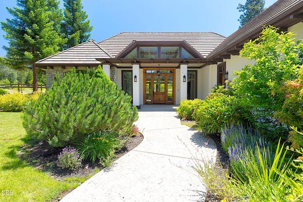 903 NICKLAUS POINT LN, GRANTS PASS, OR 97526 - Image 0bbb28a8acd75912c51c52d60b6cdfbc/1779917811