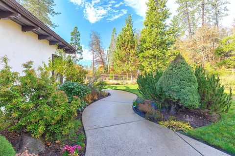 Tiny photo for 903 Nicklaus Point Lane, Grants Pass, OR 97526 (MLS # 220212046)