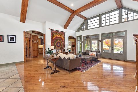 Tiny photo for 903 Nicklaus Point Lane, Grants Pass, OR 97526 (MLS # 220212046)