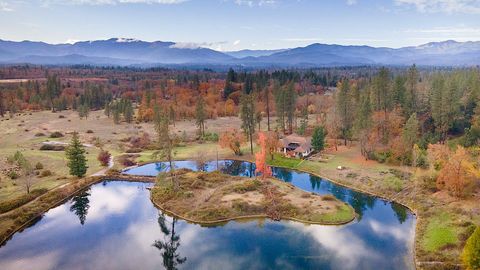 Tiny photo for 903 Nicklaus Point Lane, Grants Pass, OR 97526 (MLS # 220212046)