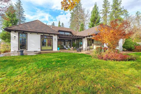 Tiny photo for 903 Nicklaus Point Lane, Grants Pass, OR 97526 (MLS # 220212046)