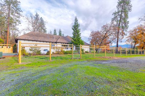 Tiny photo for 903 Nicklaus Point Lane, Grants Pass, OR 97526 (MLS # 220212046)