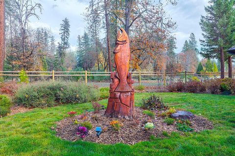 Tiny photo for 903 Nicklaus Point Lane, Grants Pass, OR 97526 (MLS # 220212046)