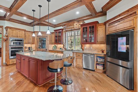 Tiny photo for 903 Nicklaus Point Lane, Grants Pass, OR 97526 (MLS # 220212046)