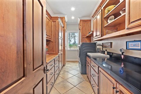 Tiny photo for 903 Nicklaus Point Lane, Grants Pass, OR 97526 (MLS # 220212046)