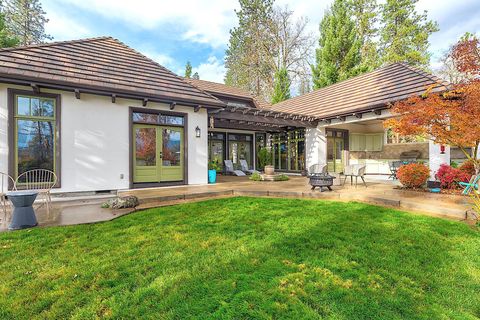 Tiny photo for 903 Nicklaus Point Lane, Grants Pass, OR 97526 (MLS # 220212046)