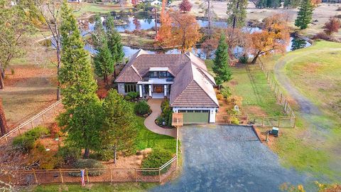 Photo of 903 Nicklaus Point Lane, Grants Pass, OR 97526 (MLS # 220212046)