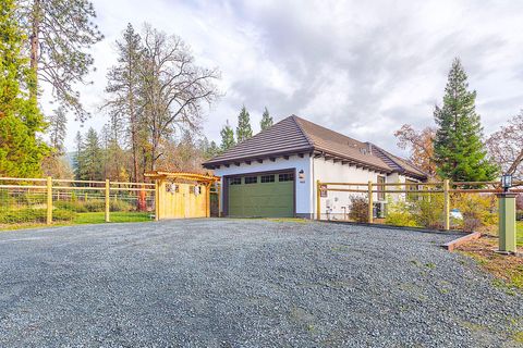 Tiny photo for 903 Nicklaus Point Lane, Grants Pass, OR 97526 (MLS # 220212046)