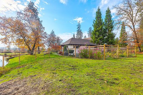 Tiny photo for 903 Nicklaus Point Lane, Grants Pass, OR 97526 (MLS # 220212046)