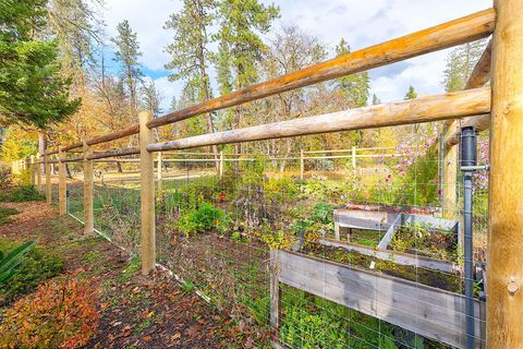 Tiny photo for 903 Nicklaus Point Lane, Grants Pass, OR 97526 (MLS # 220212046)