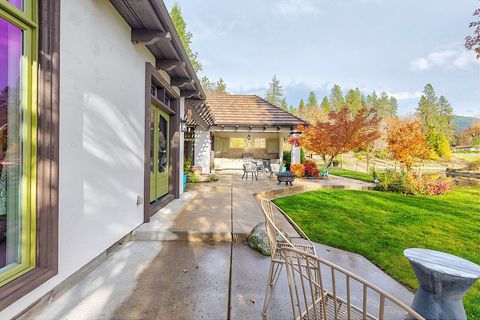 Tiny photo for 903 Nicklaus Point Lane, Grants Pass, OR 97526 (MLS # 220212046)