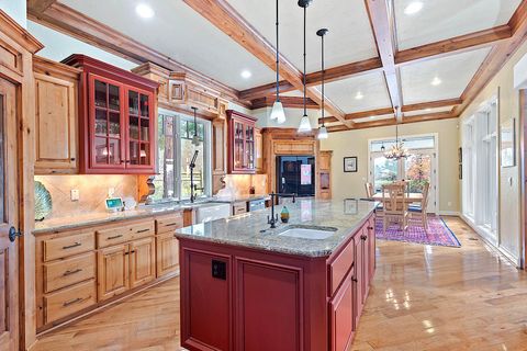 Tiny photo for 903 Nicklaus Point Lane, Grants Pass, OR 97526 (MLS # 220212046)