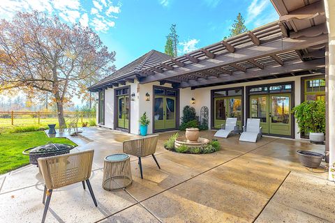 Tiny photo for 903 Nicklaus Point Lane, Grants Pass, OR 97526 (MLS # 220212046)