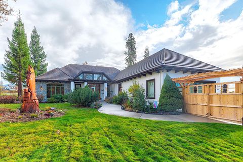 Tiny photo for 903 Nicklaus Point Lane, Grants Pass, OR 97526 (MLS # 220212046)