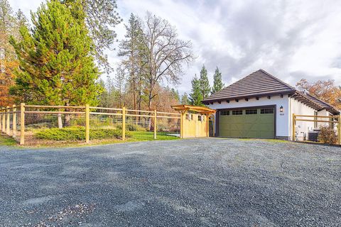 Tiny photo for 903 Nicklaus Point Lane, Grants Pass, OR 97526 (MLS # 220212046)