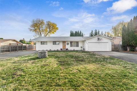 Photo of 2091 Alamar Street, Medford, OR 97501 (MLS # 220230570)