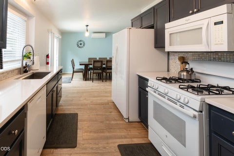 Tiny photo for 923 NW 22nd Court, Redmond, OR 97756 (MLS # 220222729)