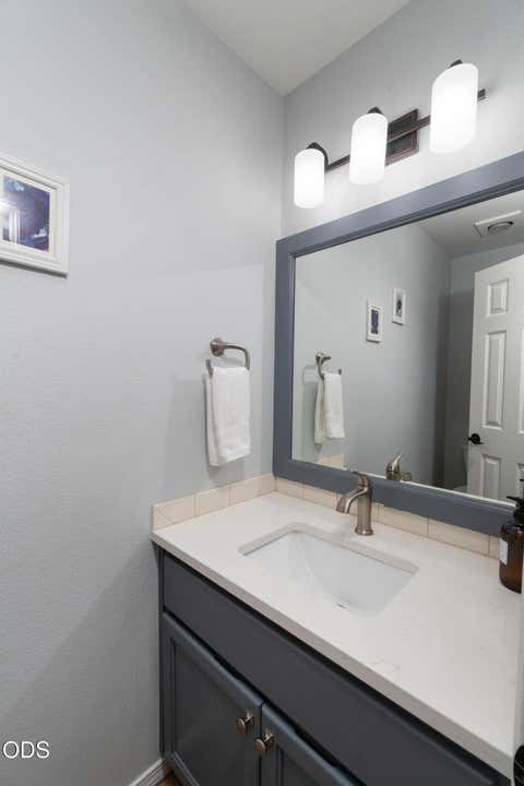 Tiny photo for 923 NW 22nd Court, Redmond, OR 97756 (MLS # 220222729)