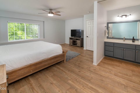 Tiny photo for 923 NW 22nd Court, Redmond, OR 97756 (MLS # 220222729)