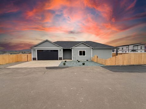 465 Arnos Street Talent OR 97540