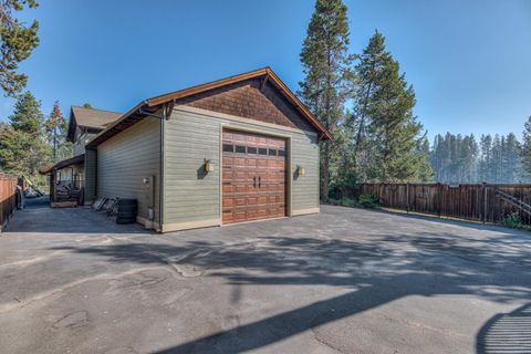 Tiny photo for 56081 Snow Goose Court, Bend, OR 97707 (MLS # 220210578)