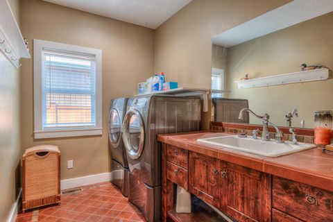 Tiny photo for 56081 Snow Goose Court, Bend, OR 97707 (MLS # 220210578)