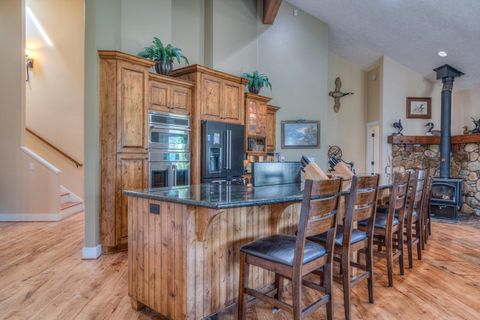Tiny photo for 56081 Snow Goose Court, Bend, OR 97707 (MLS # 220210578)
