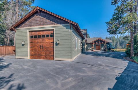 Tiny photo for 56081 Snow Goose Court, Bend, OR 97707 (MLS # 220210578)