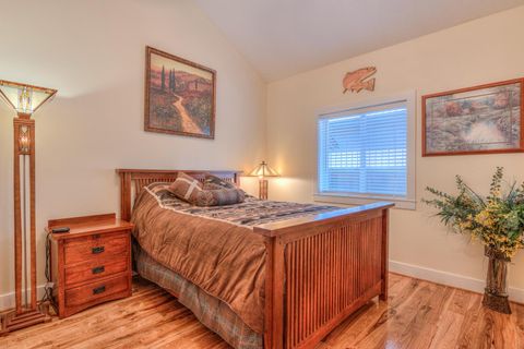 Tiny photo for 56081 Snow Goose Court, Bend, OR 97707 (MLS # 220210578)