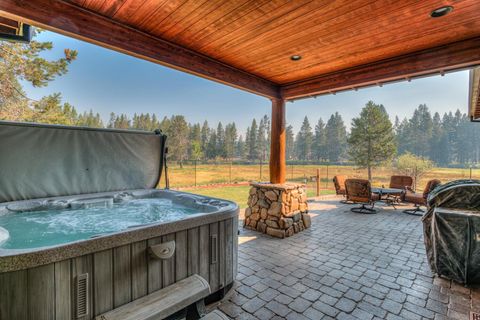 Tiny photo for 56081 Snow Goose Court, Bend, OR 97707 (MLS # 220210578)