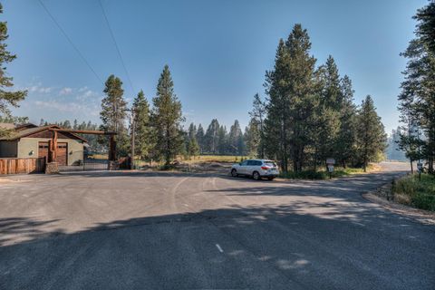 Tiny photo for 56081 Snow Goose Court, Bend, OR 97707 (MLS # 220210578)