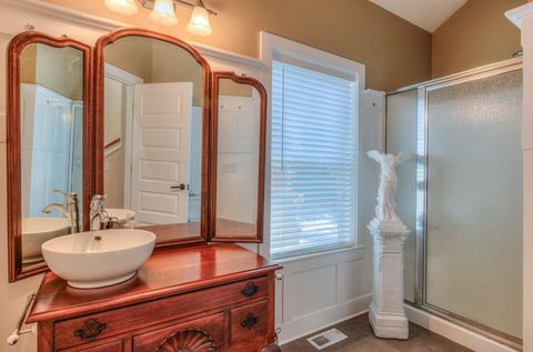 Tiny photo for 56081 Snow Goose Court, Bend, OR 97707 (MLS # 220210578)