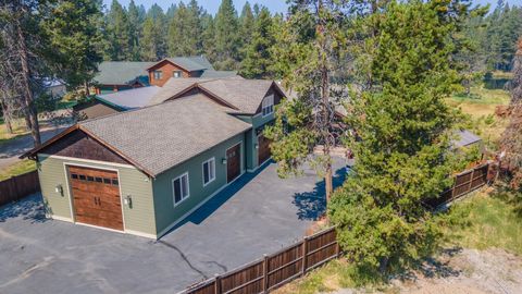 Tiny photo for 56081 Snow Goose Court, Bend, OR 97707 (MLS # 220210578)