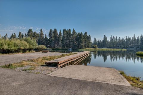 Tiny photo for 56081 Snow Goose Court, Bend, OR 97707 (MLS # 220210578)
