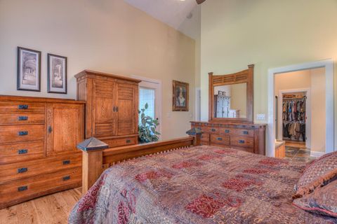 Tiny photo for 56081 Snow Goose Court, Bend, OR 97707 (MLS # 220210578)