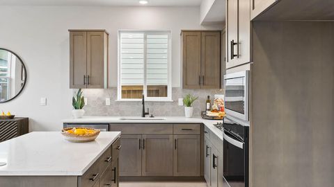 Tiny photo for 21544 SE Etna Place, Bend, OR 97702 (MLS # 220212406)