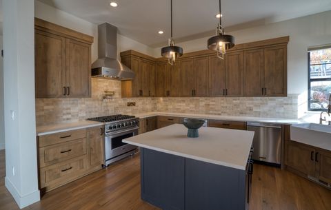 Tiny photo for 62667 NW Ember Place, Bend, OR 97703 (MLS # 220210802)