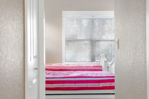 Tiny photo for 19672 Winter Wren Loop, Bend, OR 97702 (MLS # 220213161)