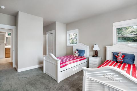 Tiny photo for 19672 Winter Wren Loop, Bend, OR 97702 (MLS # 220213161)