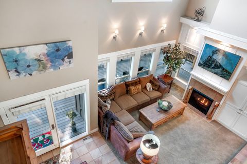 Tiny photo for 19672 Winter Wren Loop, Bend, OR 97702 (MLS # 220213161)