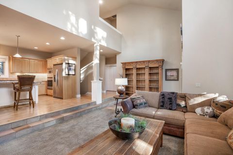 Tiny photo for 19672 Winter Wren Loop, Bend, OR 97702 (MLS # 220213161)