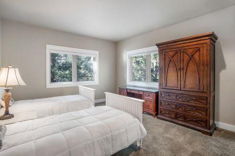 Tiny photo for 19672 Winter Wren Loop, Bend, OR 97702 (MLS # 220213161)