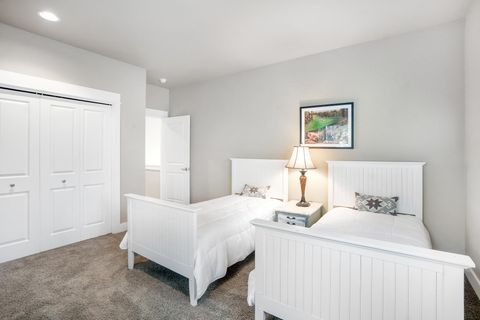 Tiny photo for 19672 Winter Wren Loop, Bend, OR 97702 (MLS # 220213161)